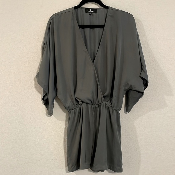 Lulu's Women’s Romper Small Green Satin Bohemian Contemporary Feminine - Picture 1 of 16
